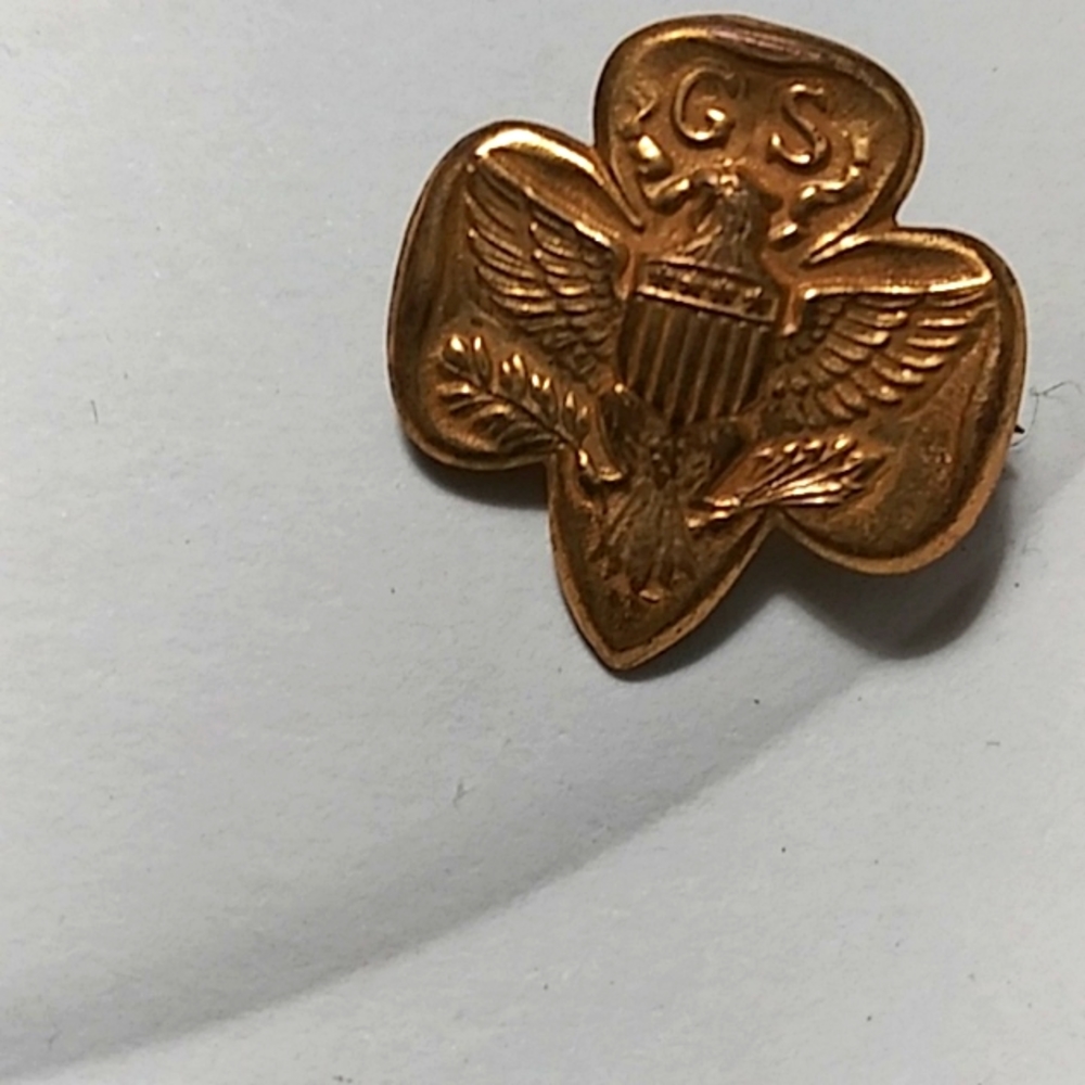 Girl Scout pin (Vintage) Girl Scouts original pin